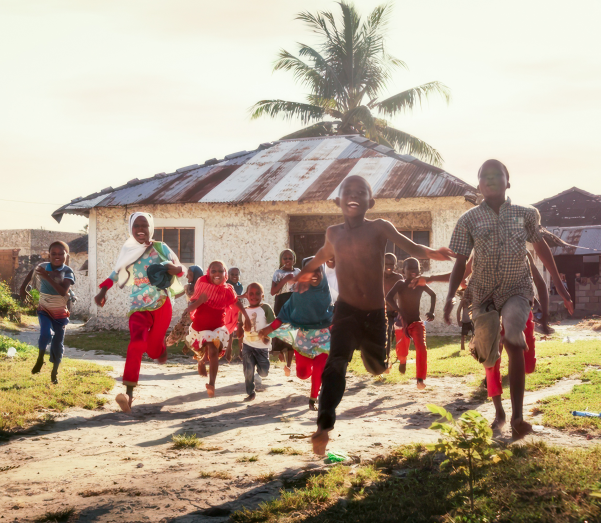The childrens are running with smiles